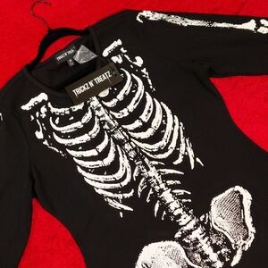 DOLLSKILL TRICKZ N TREATZ 1X BLACK LONG SLEEVED XRAY RIB CAGE ROMPER